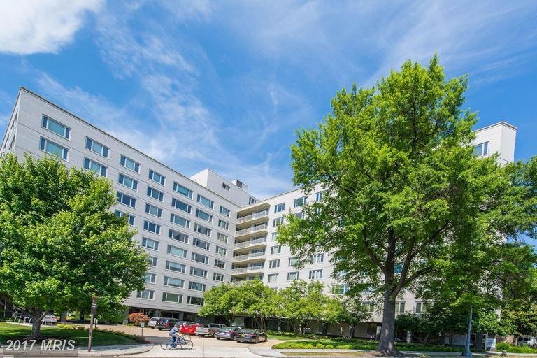 potomac plaza condos for sale